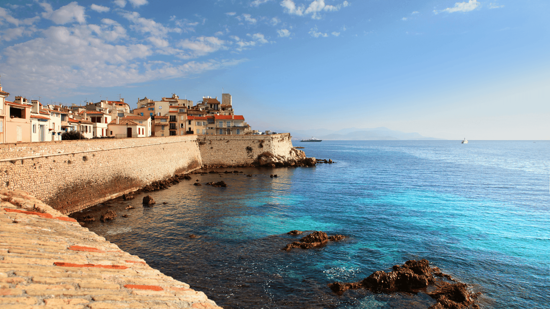 Antibes Yacht Charter