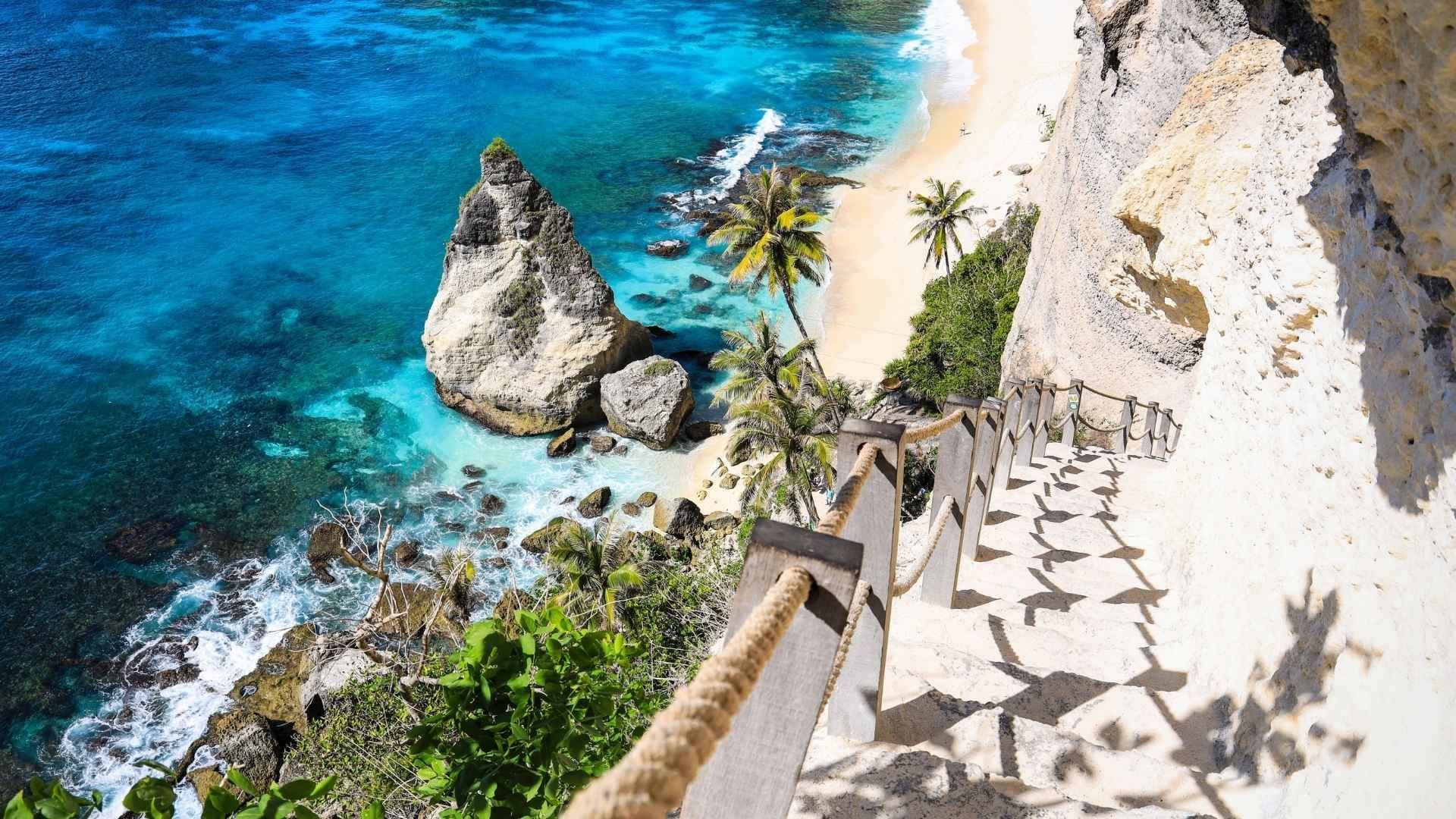 diamond beach indonesia stairs to beach