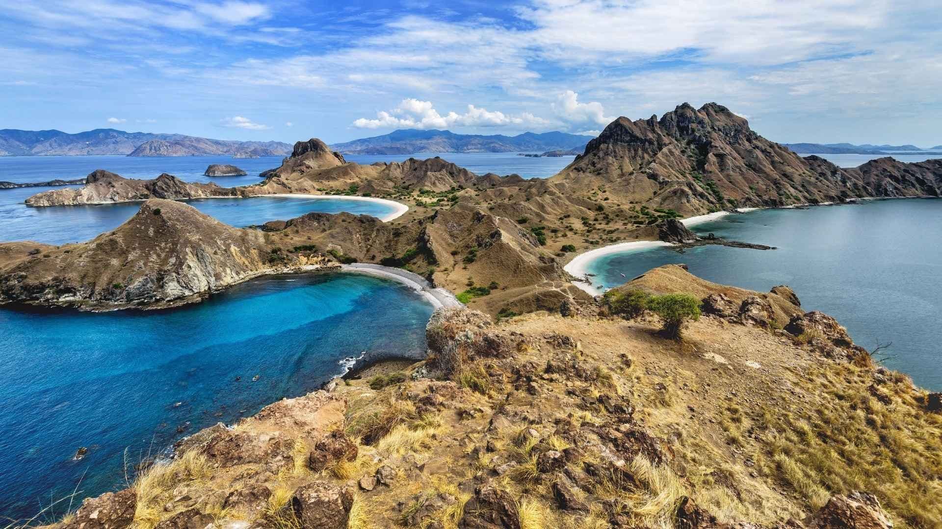 komodo indonesia mountains
