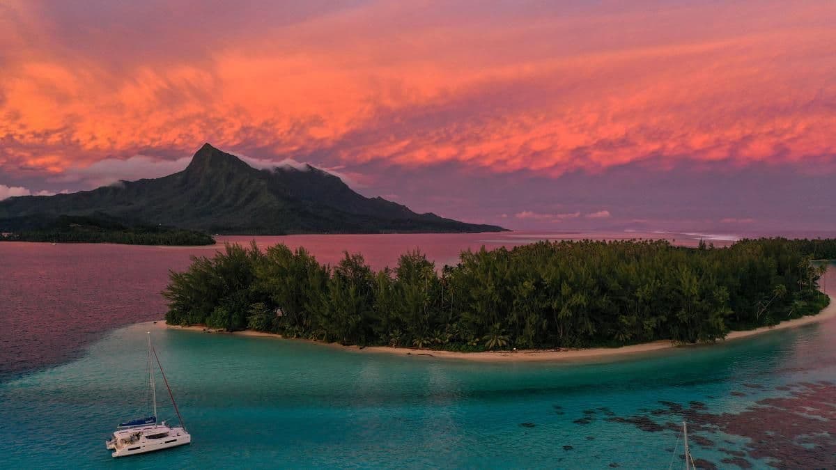 tahiti sunset at anchor
