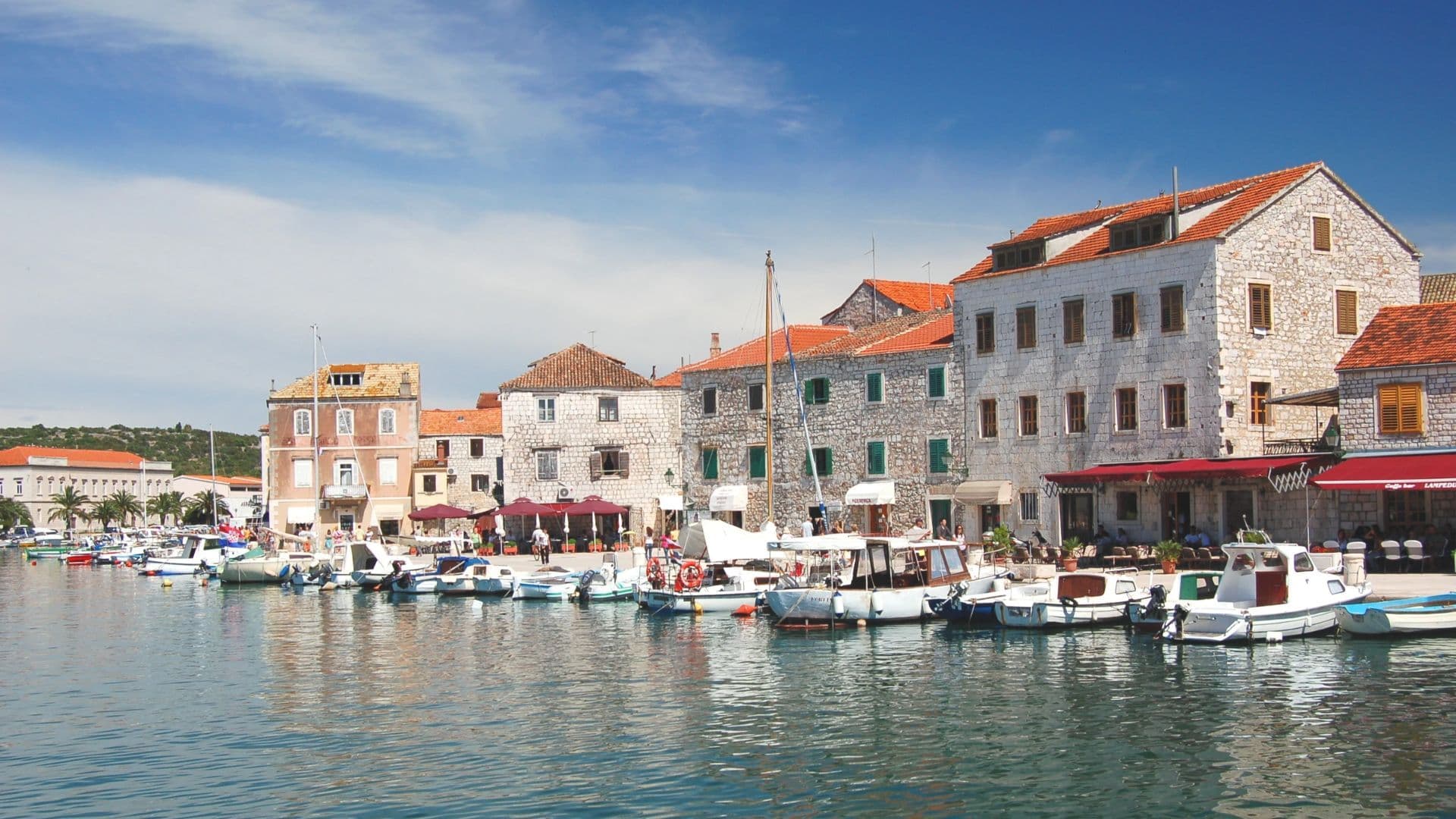 stari grad boats moored