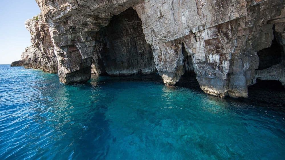 bisevo blue cave croatia