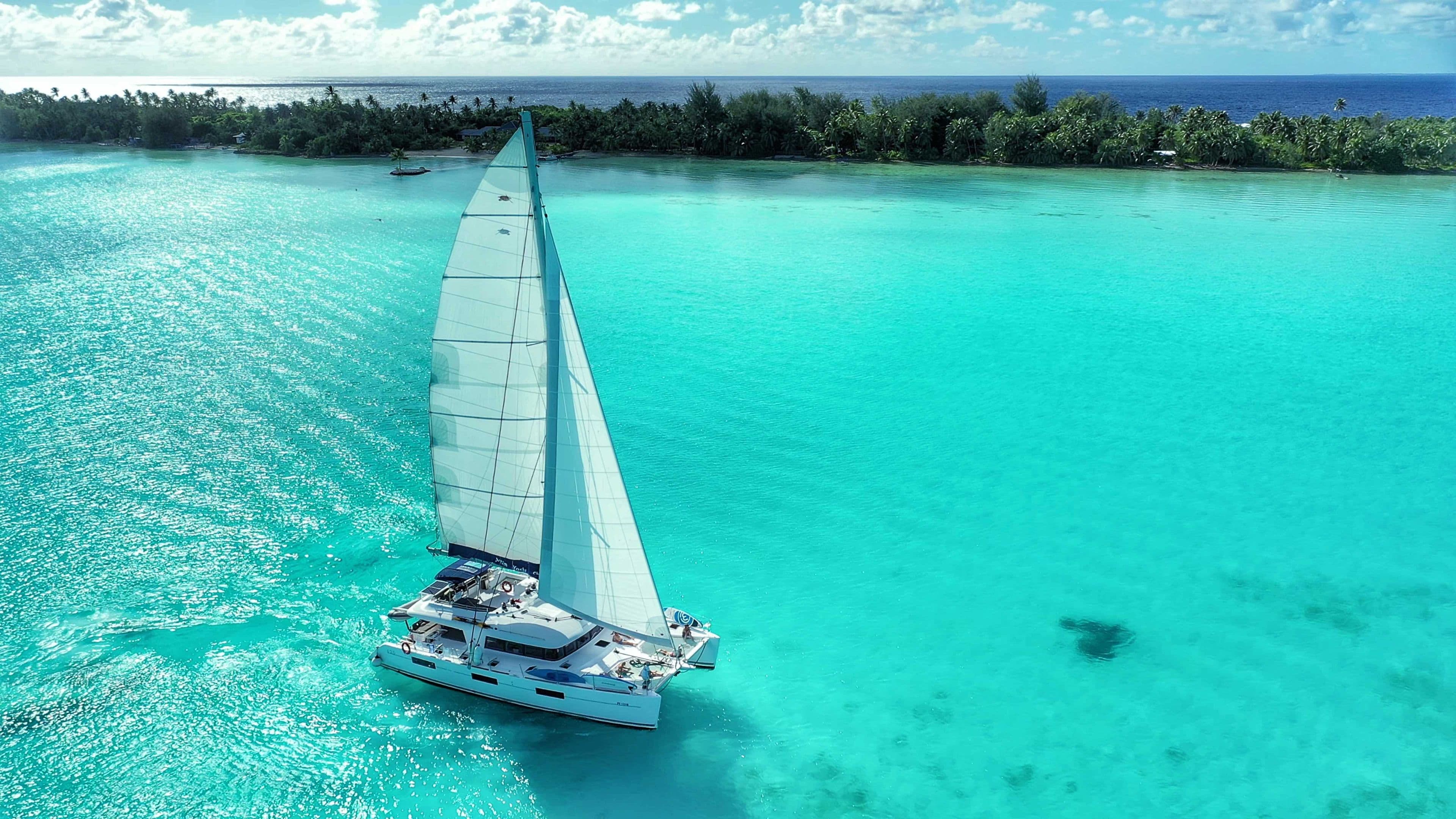 catamaran turquoise water lagoon 620 sailing french polynesia